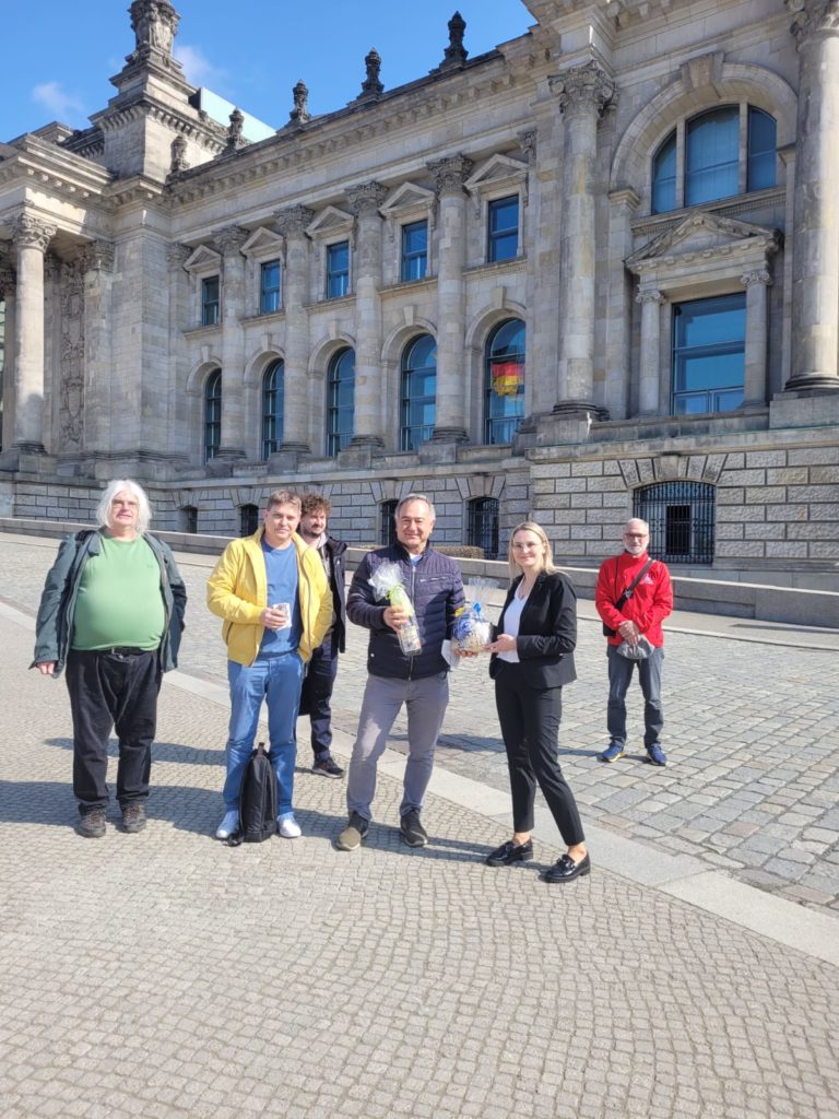 Betriebsrat von Continental Karben zu Besuch im Bundestag bei der Wetterauer Bundestagsabgeordneten Natalie Pawlik